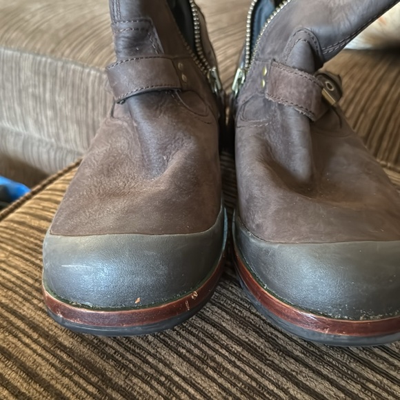 Ugg Australia Alston Zipper Buckle Suede Boots - Picture 11 of 12